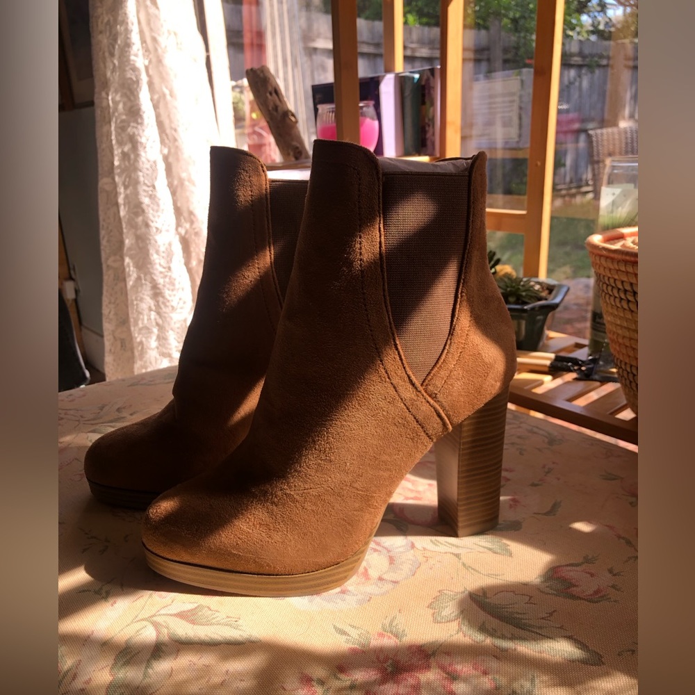 Wild Diva Lounge Camel suede-like ankle boots - New